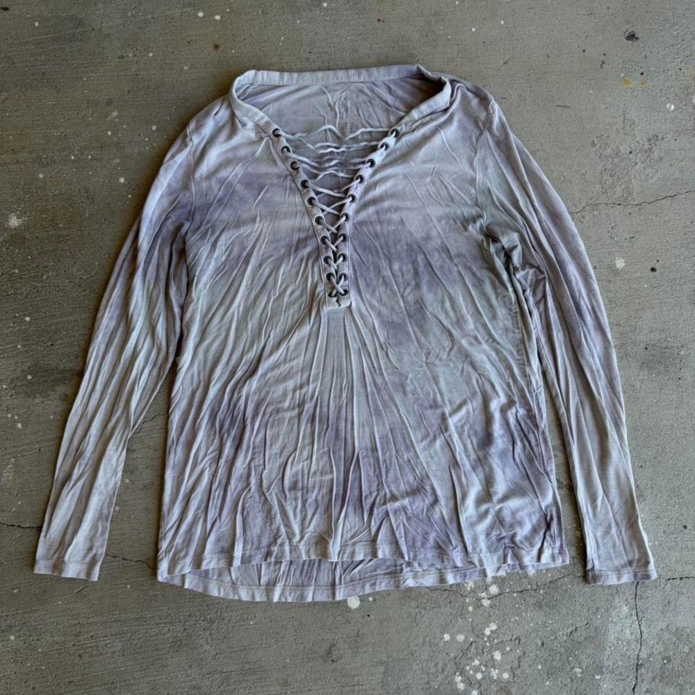 long‎ sleeve lace up top
